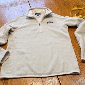 Patagonia light gray Better Sweater style quarter zip pullover. Large.